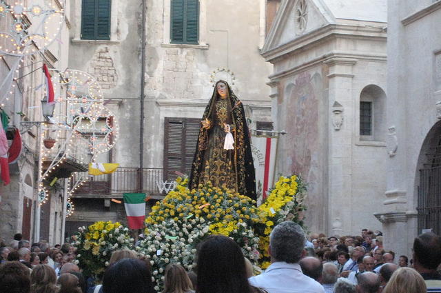 шествие по улицам шествие по улицам